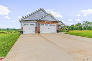 1090 Aspen Dr, Farmington, MO 63640 - Photo 2