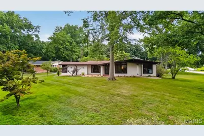 401 Andover Lane, Ballwin, MO 63011 - Photo 2