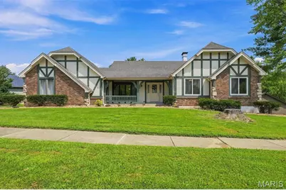 12 Miraclair Drive, Florissant, MO 63031 - Photo 2