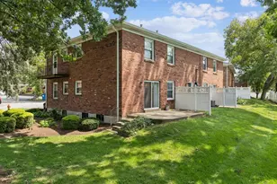624 Candleberry Ct, Kirkwood, MO 63122 - Photo 2