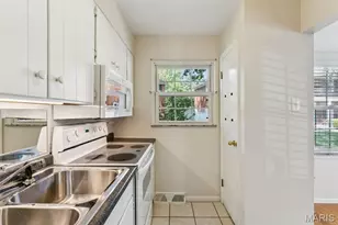 624 Candleberry Ct, Kirkwood, MO 63122 - Photo 6