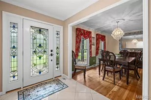 37 Beacon Hill Ln, Creve Coeur, MO 63141 - Photo 4