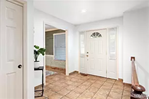 13238 Pine Tree Lake Dr, Town and Country, MO 63017 - Photo 6