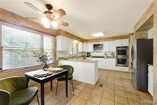 13238 Pine Tree Lake Dr, Town and Country, MO 63017 - Photo 10