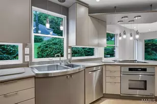 2345 Maybrook Ln, Kirkwood, MO 63122 - Photo 40
