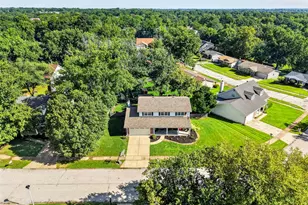 815 Pine Village Ct, Ballwin, MO 63021 - Photo 4