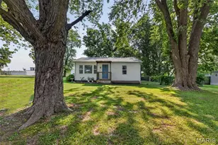 546 Chestnut St, Hawk Point, MO 63349 - Photo 2