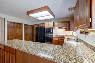11 Dax Ct, Bridgeton, MO 63044 - Photo 8
