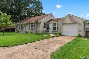 907 Edgar Rd, Webster Groves, MO 63119 - Photo 2