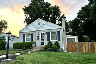 22 Stratford Ln, Brentwood, MO 63144 - Photo 2