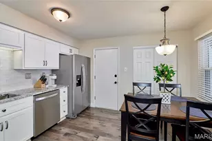 16463 Cobbleskille Dr, Chesterfield, MO 63017 - Photo 6