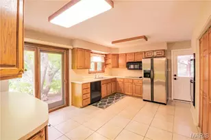 395 Statesman Ct, Chesterfield, MO 63017 - Photo 4