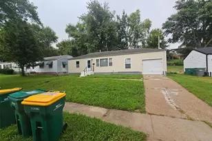10154 Coburg Lands Dr, Saint Louis, MO 63137 - Photo 2