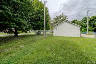 2009 N 3rd St, Saint Charles, MO 63301 - Photo 20