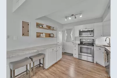 9049 W Swan Circle, Saint Louis, MO 63144 - Photo 10