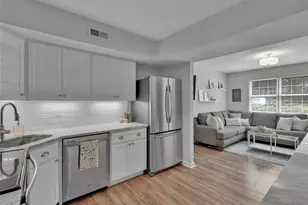 9049 W Swan Cir, Saint Louis, MO 63144 - Photo 6