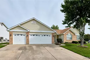 207 Sassafras Parc Dr, O'Fallon, MO 63368 - Photo 2