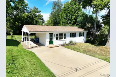 5 Delord Avenue, Maryland Heights, MO 63043 - Photo 2