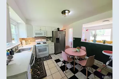 5 Delord Avenue, Maryland Heights, MO 63043 - Photo 8