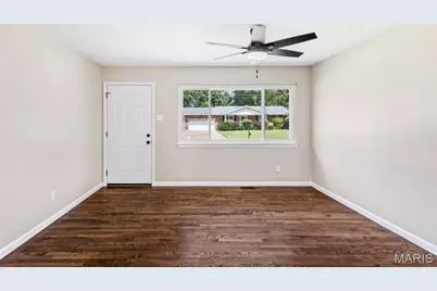 11482 Essex Avenue, Maryland Heights, MO 63043 - Photo 6