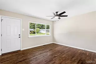 11482 Essex Ave, Maryland Heights, MO 63043 - Photo 8