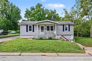 154 Becker Dr, Saint Louis, MO 63135 - Photo 1