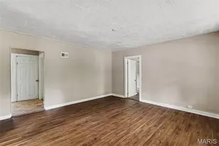 154 Becker Dr, Saint Louis, MO 63135 - Photo 4