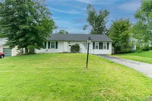 6936 Greenholly Dr, Saint Louis, MO 63123 - Photo 2