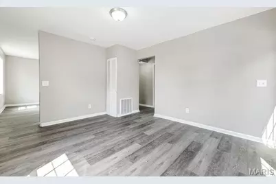 302 Hilltop Drive, Wentzville, MO 63385 - Photo 8