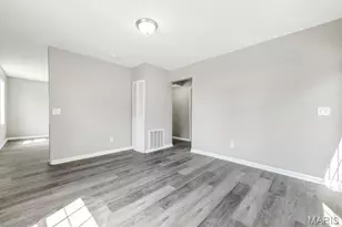 302 Hilltop Dr, Wentzville, MO 63385 - Photo 8