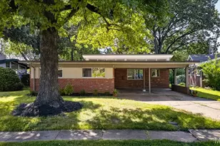 931 Dalkeith Ln, Saint Louis, MO 63132 - Photo 2