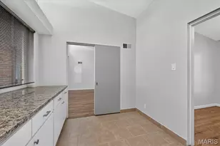 931 Dalkeith Ln, Saint Louis, MO 63132 - Photo 10