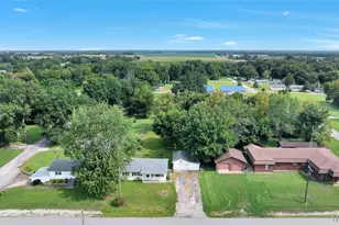 807 Benton St, Montgomery City, MO 63361 - Photo 2
