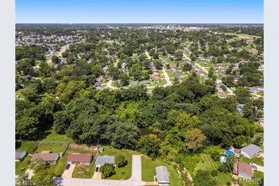 525 Fairwick Drive, Saint Louis, MO 63129 - Photo 10
