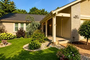 944 Ridgetree Ln, Des Peres, MO 63131 - Photo 4