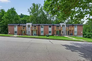 2812 Blackforest Dr, Saint Louis, MO 63129 - Photo 2