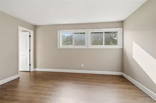 6820 Waterleigh Dr, Saint Louis, MO 63134 - Photo 4