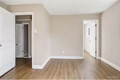 6820 Waterleigh Drive, Saint Louis, MO 63134 - Photo 2