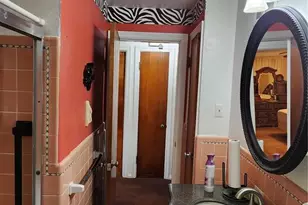 6830 Roberts Ave, University City, MO 63130 - Photo 10