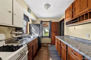 273 S Barat Ave, Ferguson, MO 63135 - Photo 6