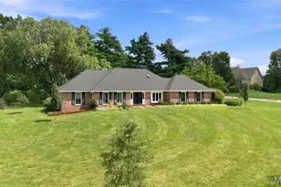 406 Magna Carta Dr, Creve Coeur, MO 63141 - Photo 1