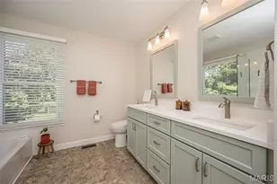 15706 Heathercroft Dr, Chesterfield, MO 63017 - Photo 36