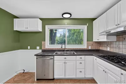 2952 New Castle Drive, Florissant, MO 63033 - Photo 8