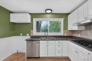 2952 New Castle Dr, Florissant, MO 63033 - Photo 8