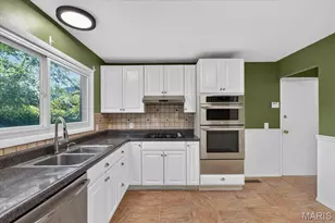 2952 New Castle Dr, Florissant, MO 63033 - Photo 10
