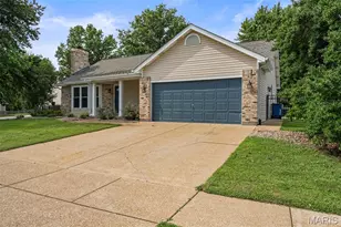 3035 Arrowhead Point Dr, Saint Louis, MO 63129 - Photo 2