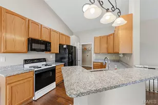 215 Old Chesapeake Dr, Wentzville, MO 63385 - Photo 14