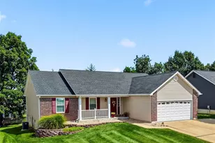215 Old Chesapeake Dr, Wentzville, MO 63385 - Photo 2