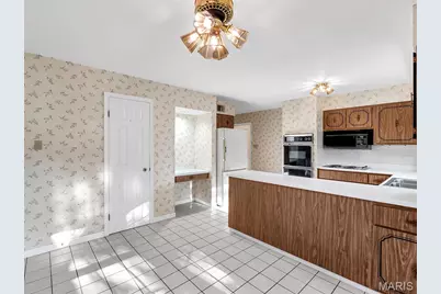 1949 Roth Drive, Saint Louis, MO 63131 - Photo 10