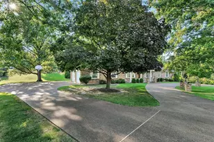 1949 Roth Dr, Saint Louis, MO 63131 - Photo 46